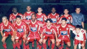 2002: Deportes Savio, su entrenador en mando era el hondureño Aquiles Medina.