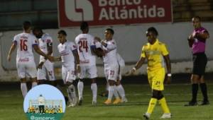 Olimpia derrotó 1-0 a Real España en un partido que terminó en controversias arbitrales.