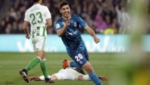 Real Madrid's Spanish midfielder Marco Asensio celebrates after scoring a goal during the Spanish league football match Real Betis vs Real Madrid at the Benito Villamarin stadium in Sevilla on February 18, 2018. / AFP PHOTO / Cristina Quicler