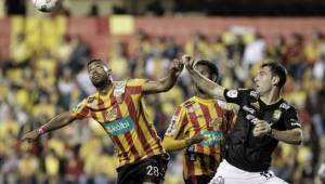El panameño Gabriel Gómez fue el anotador de uno de los goles para la gran victoria de Herediano, que se metió en los cuartos de final de la Concacaf. Foto: EFE