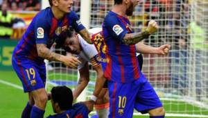 Lionel Messi se dirigió a la gradería y lanzó un insultó luego que lanzaran una botella.