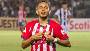 Edwin Rodríguez ha ganado cuatro títulos de Liga Nacional con Olimpia. El hondureño firmó por el Aris en septiembre de 2022.