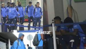 Los futbolistas de la Selección de Honduras llegaron con cara de pocos amigos al Aeropuerto Internacional de Toncontín luego de perder ante Nicaragua: ¿raparon a los debutantes? (FOTOS: Álex Pérez)