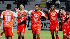 El Vida puede convertirse en el líder del Grupo B este domingo al recibir a Santa Rosa en La Ceiba. Foto cortesía Vida.