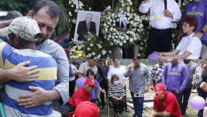 Doloroso adiós: Sepultan en San Pedro Sula los restos del extécnico Néstor Matamala