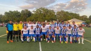 Leyendas de Honduras junto a las leyendas de Tampa previo al amistoso en Sarasota, Florida.