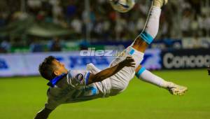 ¡Joya en Nations League! Edwin Rodríguez marca un golazo de chilena a Granada y es el primero en en la nueva era Rueda