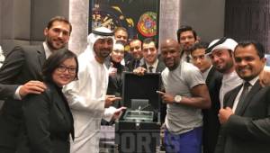 La noticia se viralizó rápidamente en las redes sociales, pero no es la primera vez que Mayweather invierte una fortuna en un reloj.