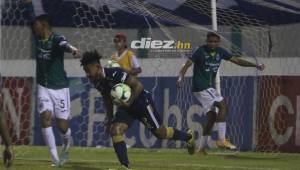 En el Motagua - Marathón el árbitro Luis Mejía dio ocho minutos de descuento y los Azules anotan un dudoso gol