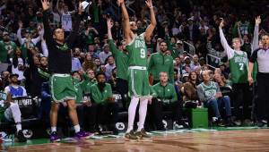 Celtics de Boston dan paliza a los Sixers y emparejan la serie de semifinales de la Conferencia Este de la NBA