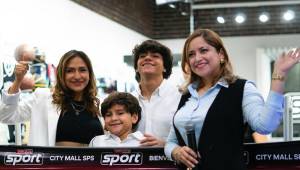 En el City Mall de San Pedro Sula se inauguró la tienda deportiva Time Out Sports. FOTOS: Maurico Ayala.