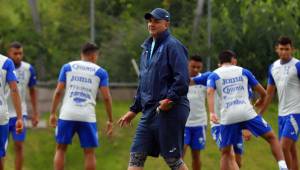 Fenafuth le busca dos juegos amistosos de alta exigencia a Diego Vázquez como preparación de Honduras a la Copa Oro