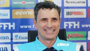 José Francisco Molina, seleccionador de Honduras, comienza a preparar su debut frente a Perú. Foto Alex Pérez.