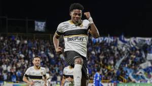 El hondureño Dereck Moncada festeja su anotación con el Internacional de Bogotá. Fue su quinto gol en el torneo y lo hizo al Millonarios. Foto cortesía