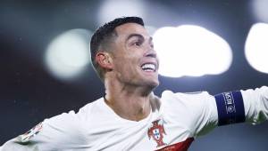 Cristiano Ronaldo celebrando su gol 122 con la selección portuguesa.