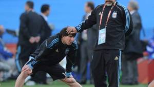 Lionel Messi junto a Maradona durante uno de los entrenamientos de Argentina