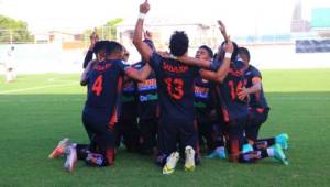 Plantilla del Vida celebra uno de sus goles en el Torneo Apertura 2021.