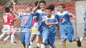 República de Honduras de Choloma se impuso 4-1 a la escuela Presentación Centeno de San Pedro y se convirtió en finalista de la Copa Gatorade Sub-12 2015. Foto DIEZ.