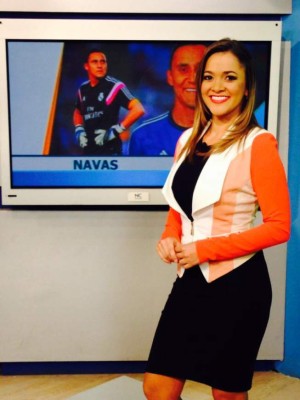 La bella periodista tica que quiere ver a su selección ganar la Copa Centroamericana