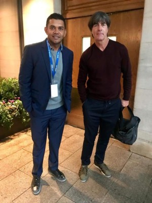 Amado Guevara se codea en Londres con los mejores técnicos del mundo