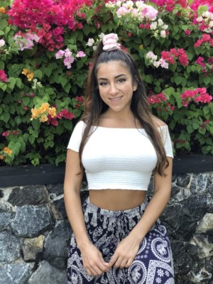 ¡ARDIENTE! Lena the Plug, la youtuber que calentó el verano de manera agresiva