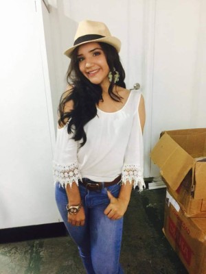 Cesia de León, la modelo hondureña que sube la temperatura de Semana Santa