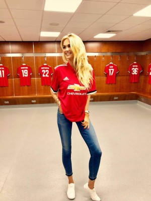 ¿Messi o Cristiano? La sensual embajadora del mundial de Rusia sorprendió con su respuesta