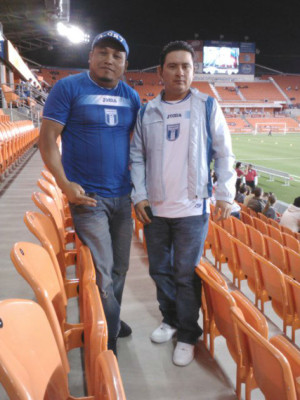 'Hondureños en el BBVA Compass de Houston'