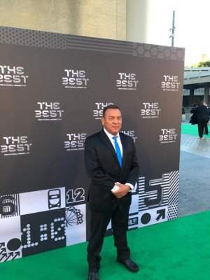 The Best: Dany Alves, Marcelo y Carlos Tábora desfilan en por la alfombra verde