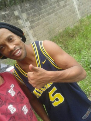 Los futbolistas más peligrosos al volante de un carro