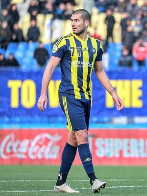 No están retirados: Reconocidos jugadores naufragando en ligas de bajo nivel