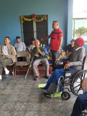 ¡Nobleza! El enorme gesto del olimpista German 'Patón' Mejía con un asilo de ancianos en Danlí