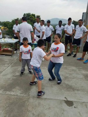 ¡Ejemplar! Olimpia y Platense realizan labor social antes de juegos de Copa Presidente