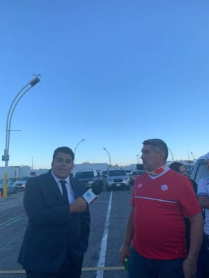 Un esposo canadiense y varias familias catrachas arribaron a Toronto para apoyar a Honduras