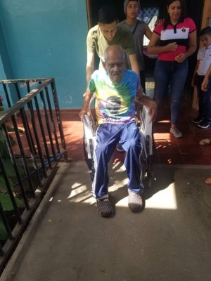 ¡Nobleza! El enorme gesto del olimpista German 'Patón' Mejía con un asilo de ancianos en Danlí