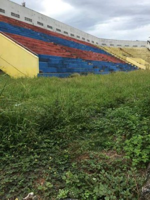 Estadio de La Ceiba está abandonado a un mes que inicie el Apertura
