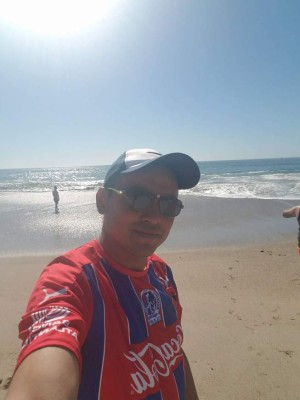 Ellos son los aficionados que desde temprano se pusieron la camisa del Olimpia