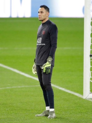 Gesto, tapada y una sonrisa: Keylor Navas volvió a pisar el Santiago Bernabéu previo al Real Madrid-PSG