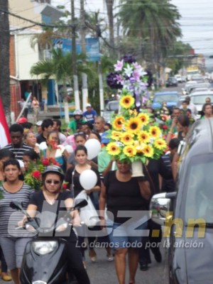 FOTOS: Las desgarradoras imágenes del sepelio de Arnold Peralta