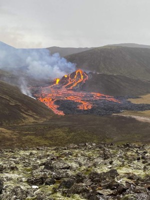 Impactantes fotos: un volcán ''despierta'' en Islandia luego de 800 años y piden a la población encerrarse en casa