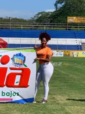 Liga Nacional comenzó llevando lindas chicas a los estadios de Honduras