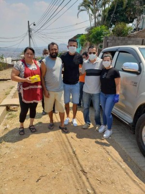 'Chino' Discua se solidariza y ayuda a necesitados en Tegucigalpa en tiempo de cuarentena