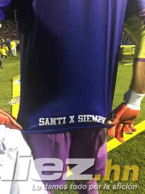 No se vio en TV: Locura en camerinos y el abrazo de Diego Vázquez con Henry Figueroa