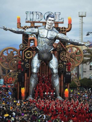 El impresionante robot de 20 metros de altura que hicieron con la figura de Cristiano Ronaldo