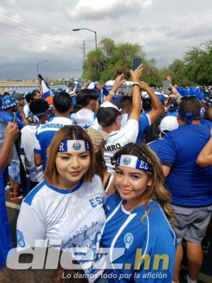 Un hondureño con una mexicana: Las bellas chicas que deslumbran en el State Farm Stadium