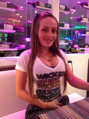 Arcelia Bravo, la modelo venezolana que se desnudó por el gane de México a USA