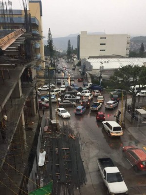 FOTOS: Caos, túneles inundados y destrucción deja fuerte lluvia en Tegucigalpa