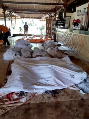 Llanto, muertes y desaparecidos: las desgarradoras fotos del tsunami que arrasó en Indonesia