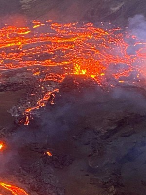 Impactantes fotos: un volcán ''despierta'' en Islandia luego de 800 años y piden a la población encerrarse en casa