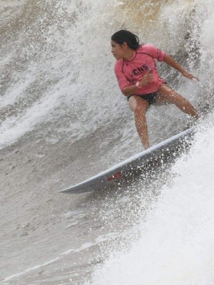 Conmoción en El Salvador: así era Katherine Díaz, la surfista que murió tras ser alcanzada por un rayo